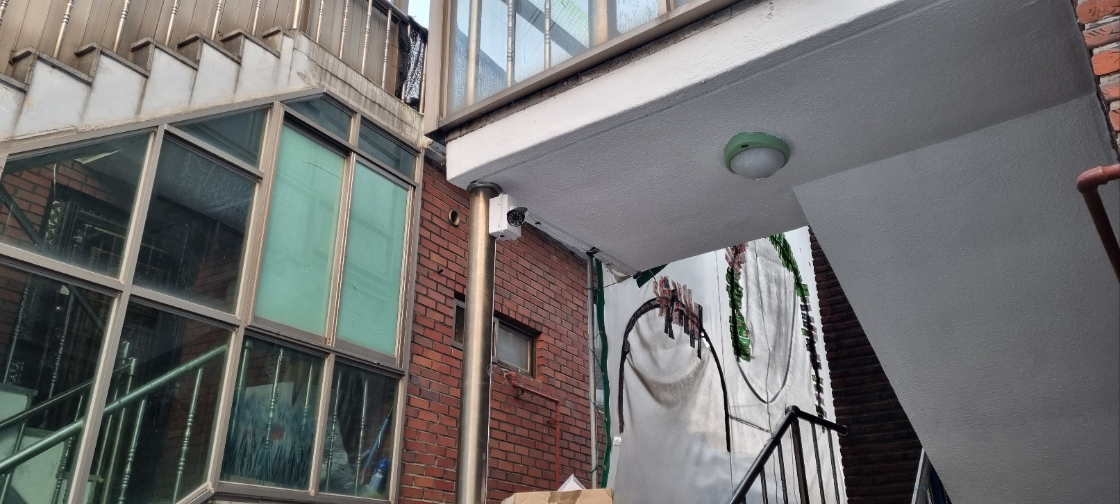 다세대주택1층 출입구cctv.jpg